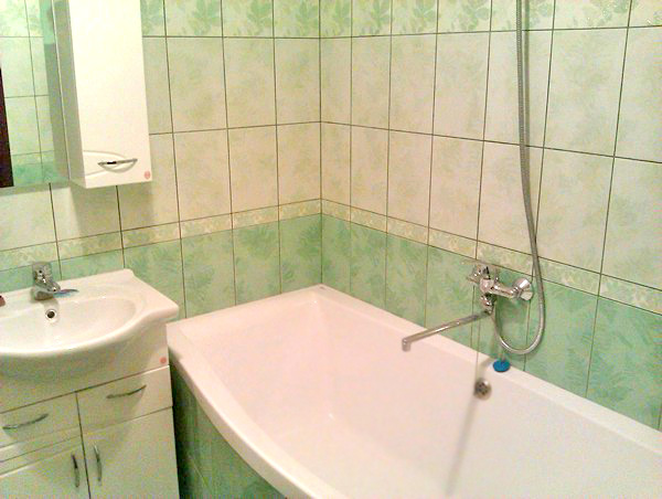 Отделка ванной комнаты пластиковыми панелями: плюсы и минусы