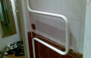 Установка полотенцесушителя в ванной